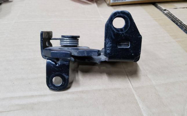 Замок капота Mercedes C-class A 204 880 02 60