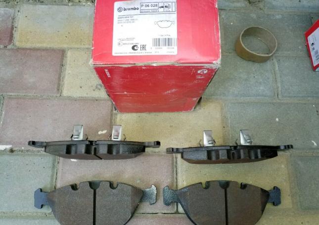 Тормозные колодки BMW X 5 brembo R 06 028 R 06 028