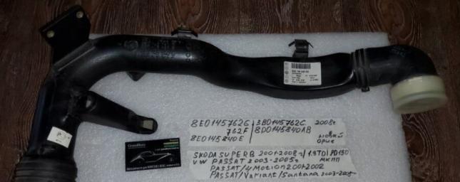 Патрубок интеркулера Skoda Superb 3U4 2001-2008 8D0145840AB