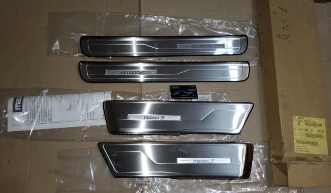 Накладки порогов Mazda 5 комплект CC29-V1-370J