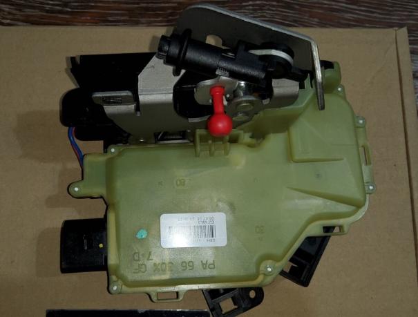 Замок двери Audi A6 C4 4B0839016H