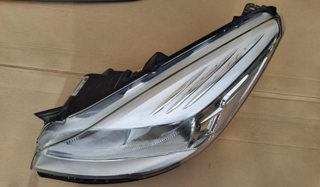 Блок Фара лев Ford Kuga 2 CV44-13W030-AE CV44-13W030-AE