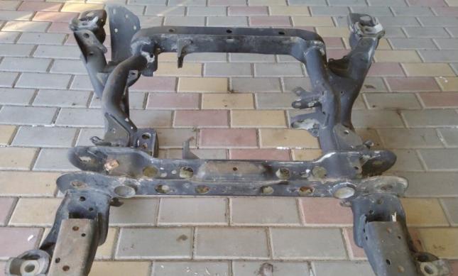 Подрамник передний нижний Mercedes-Benz Gl-Class A1663302000