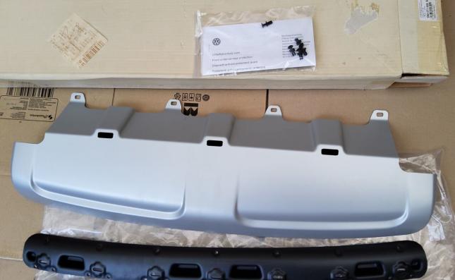 Накладка переднего бампера Volkswagen Tiguan1 5N00716086M7