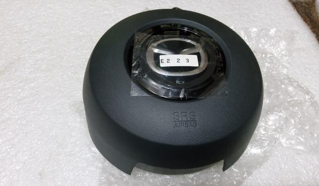 Подушка безопасности водителя mazda CX7 E223-57-K00A