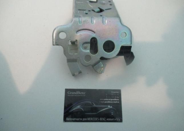 Замок крышки багажника Audi Q5 8R0 827 505 8R0 827 505