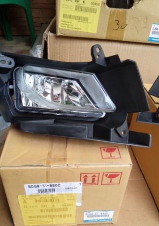 Фара туманная левая оригинал Mazda VDG51680C VDG8-51-680C