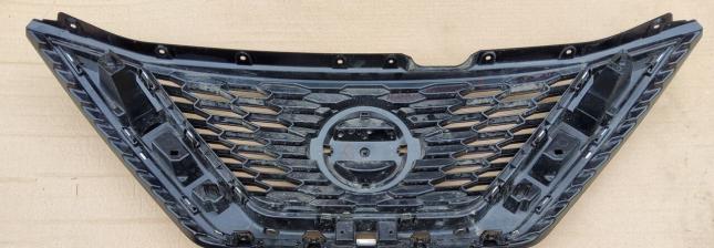 Решётка радиатора Nissan Qashqai 2 62310HV22C