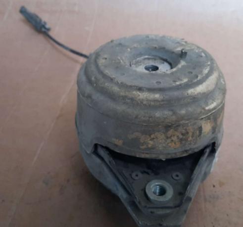 Опора двигателя Mercedes-Benz A1662406517 A1662406517