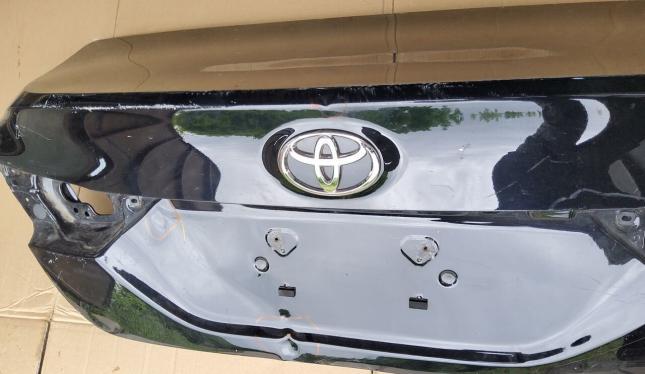 Крышка багажника Toyota Camry 2018 г 6410106F70