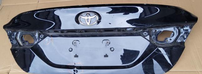 Крышка багажника Toyota Camry 2018 г 6410106F70