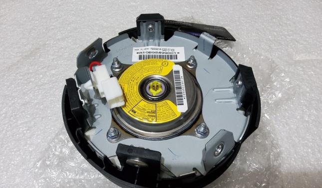 Подушка безопасности водителя mazda CX7 E223-57-K00A