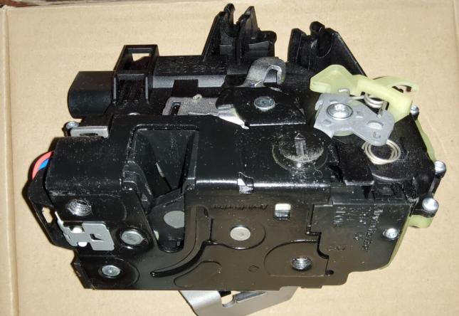 Замок двери Audi A6 C4 4B0839016H