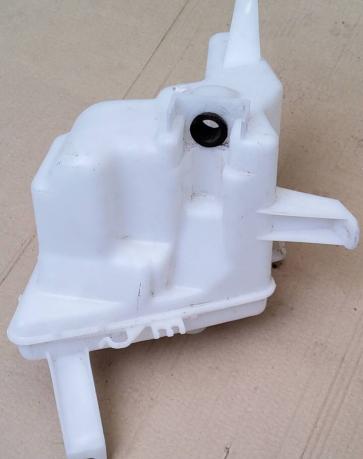 Бачок омывателя Toyota Corolla 060851264