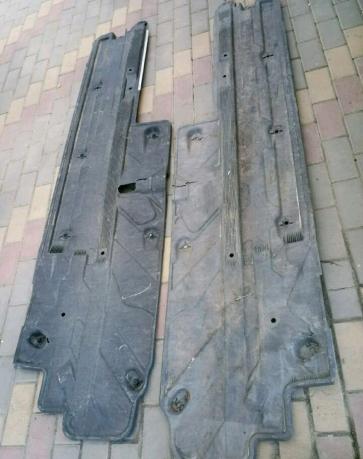 Защита днища кузова мерседес С 204 А 20468008708 R A 2046800870