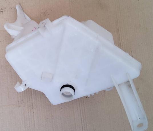 Бачок омывателя Toyota Corolla 060851264