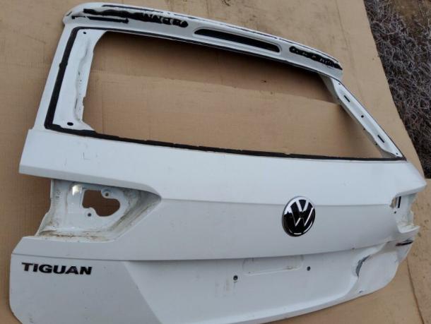 Крышка багажника задняя верхняя Volkswagen Tiguan 5na827025l