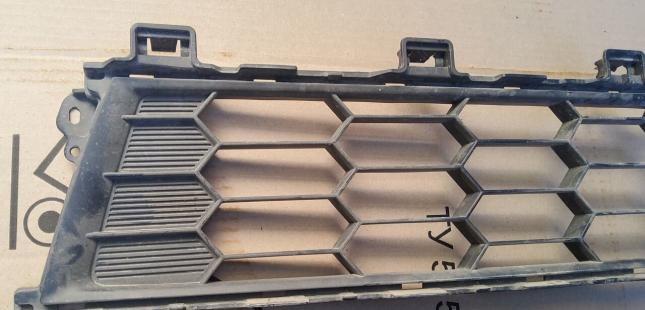 Решётка бампера нижняя Mitsubishi L200 6402A357