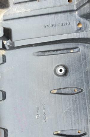 Задний пыльник бампера Toyota Camry V70 5762833110