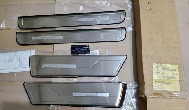 Накладки порогов Mazda 5 комплект CC29-V1-370J