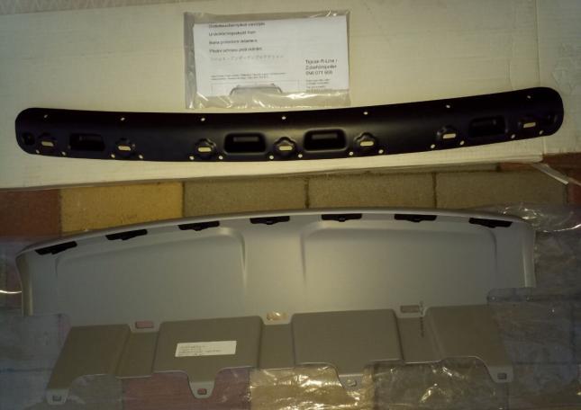 Накладка переднего бампера Volkswagen Tiguan 5NO 071 608 6M7