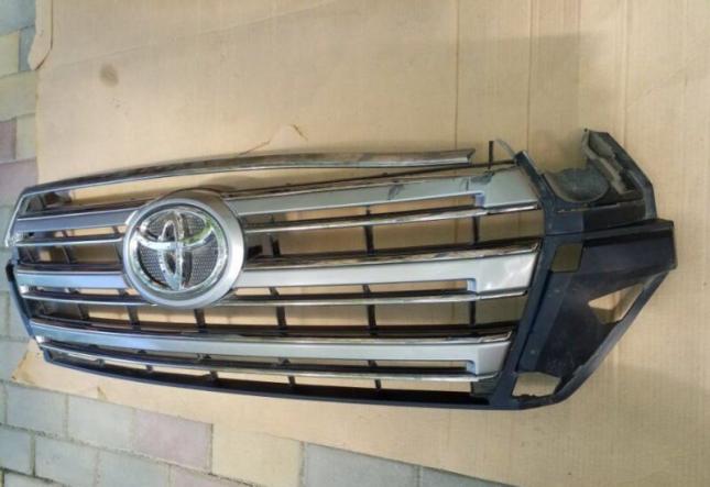 Решетка радиатора передняя верхняя Toyota Land 5311460160