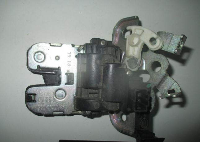 Замок крышки багажника Audi Q5 8R0 827 505 8R0 827 505