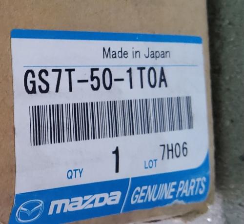 Решётка бампера средняя Mazda 6 GS7T501T0A