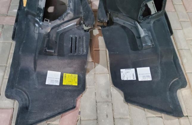 Обивка багажника audi Q7 оригинал правая 4L0863880 4L0863880A