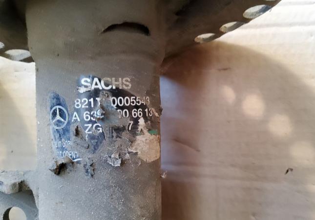 Амортизатор передний Mercedes V639 оригинал A6393206613