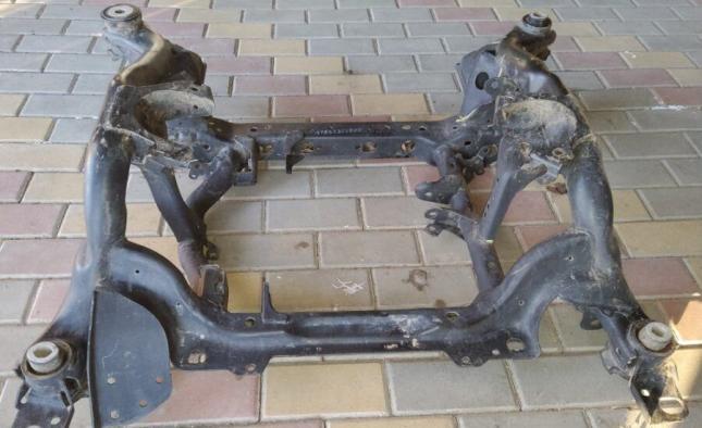 Подрамник передний нижний Mercedes-Benz Gl-Class A1663302000