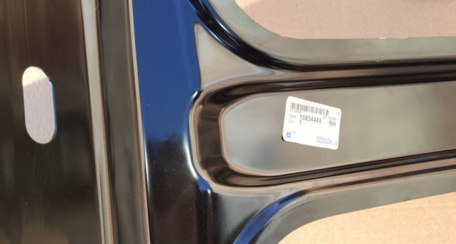 Стойка кузова правая Chevrolet Tahoe 15934445 15934445