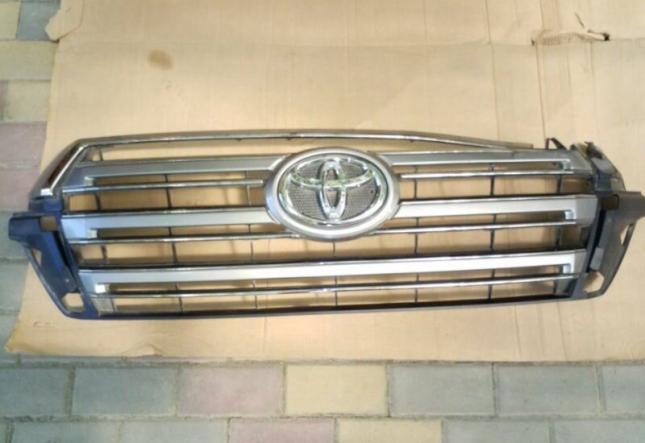 Решетка радиатора передняя верхняя Toyota Land 5311460160