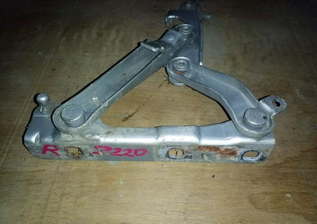 Петля капота мерседес S 220 A 2208800228 RH A 2208800228