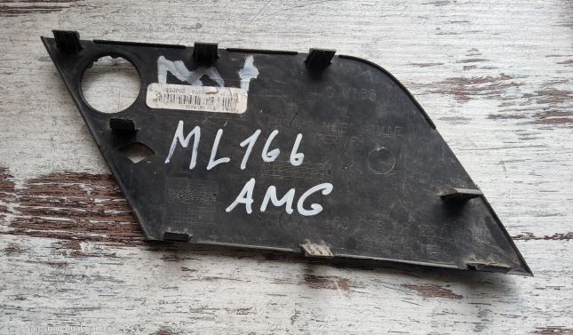 Заглушка буксировочная бампера Mercedes ML166 AMG A1668851822