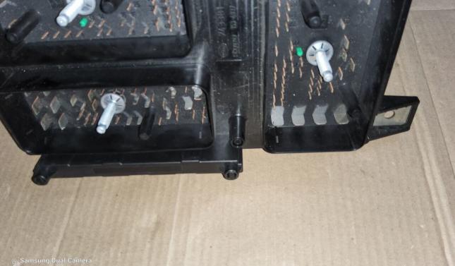 Блок предохранителей Opel Astra H 5DK00886850 5DK00866850