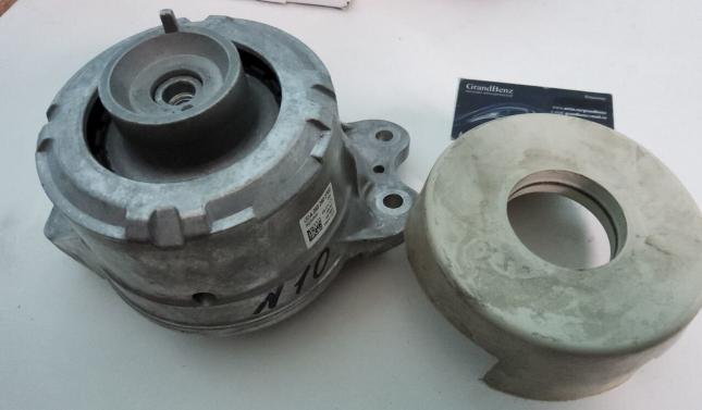 Подушка двигателя Mercedes X253 A2532402700 A2532402700