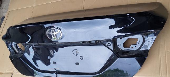 Крышка багажника Toyota Camry 2018 г 6410106F70