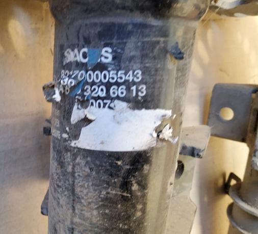 Амортизатор передний Mercedes V639 оригинал A6393206613