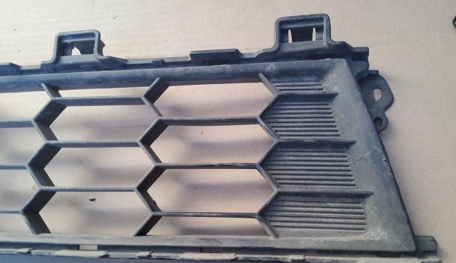 Решётка бампера нижняя Mitsubishi L200 6402A357