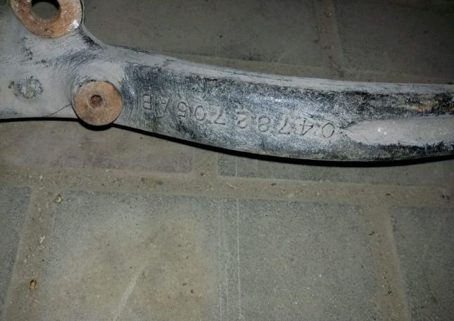 Поворотный кулак chrysler 300 C 04782705AB 04782705AB