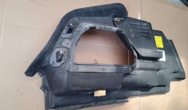 Обивка багажника audi Q7 оригинал правая 4L0863880 4L0863880A
