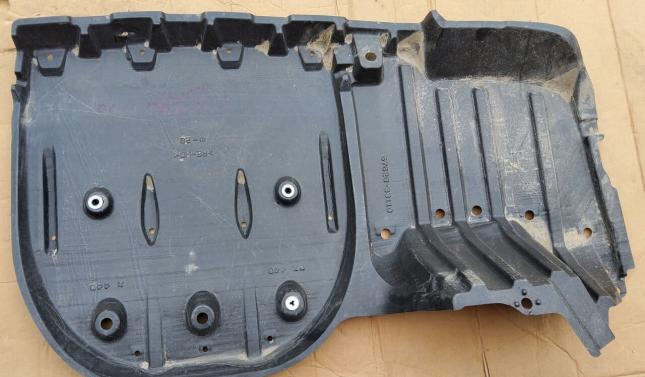 Задний пыльник бампера Toyota Camry V70 5762833110