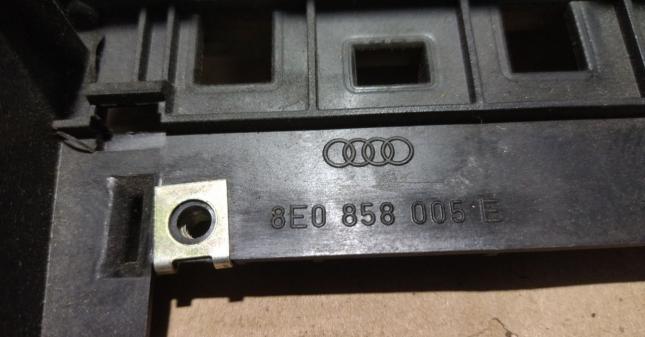 Каркас центральной консоли Audi A4 B7 B6 8E0858005E/8E0 858 005 E