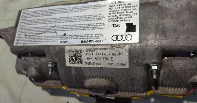 Подушка безопасности в торпеду Audi a4 b7 8e2880204c/8e2 880 204 c