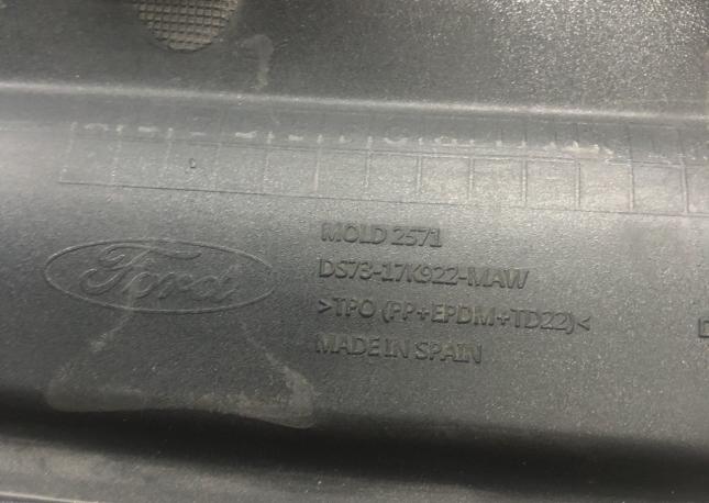 Накладка бампера Ford Mondeo 5 2014-нв DS7317K922MAW