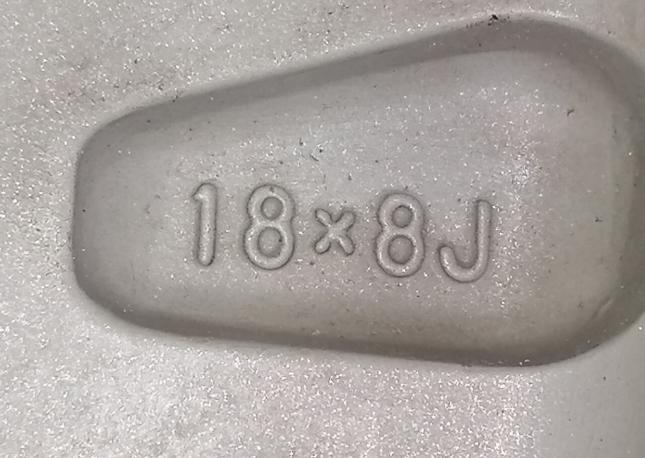 Один оригинальный R18 диск Toyota Land Cruiser