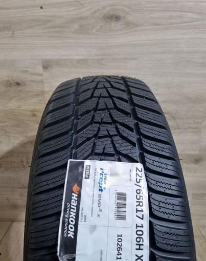 Hankook Winter I&#39;Cept Evo 3 X W330A 225/65 R17 106H