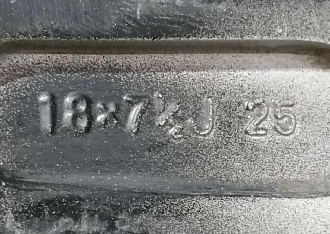 Один оригинальный диск Toyota Prado R18