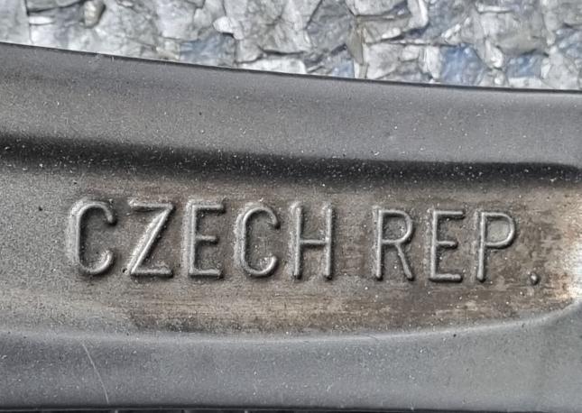 Один оригинальный R18 BMW 5 серии G30 сварка перед